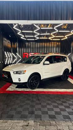 MITSUBISHI OUTLANDER 3.0 GT 4X4 V6 24V GASOLINA 4P AUTOMÁTICO MITSUBISHI OUTLANDER 3.0 GT 4X4 V6 24V GASOLINA 4P AUTOMÁTICO